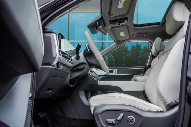 New 2027 Hyundai Santa Fe Limited FWD image 10