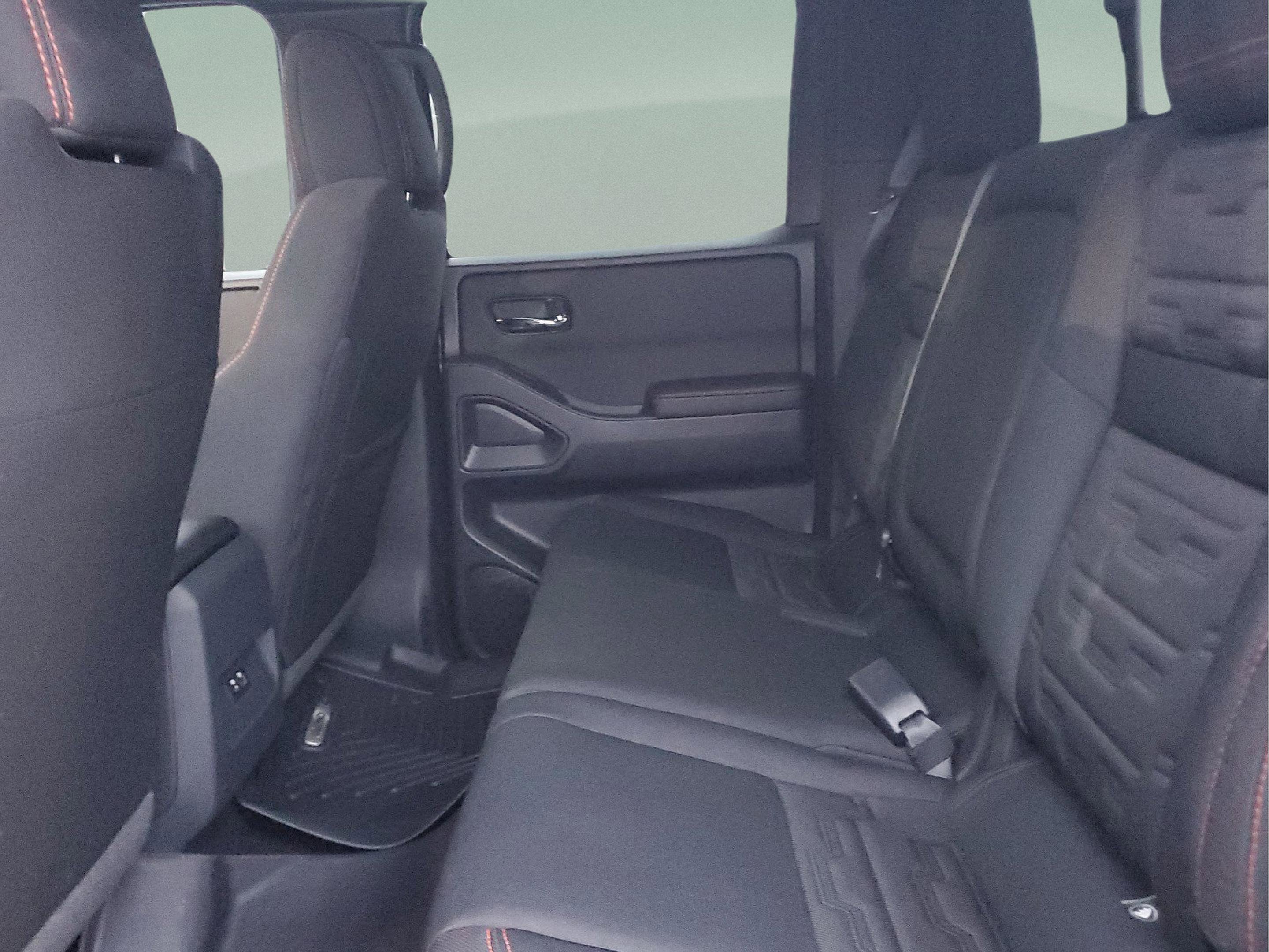 Used 2025 Nissan Frontier PRO-4X image 11