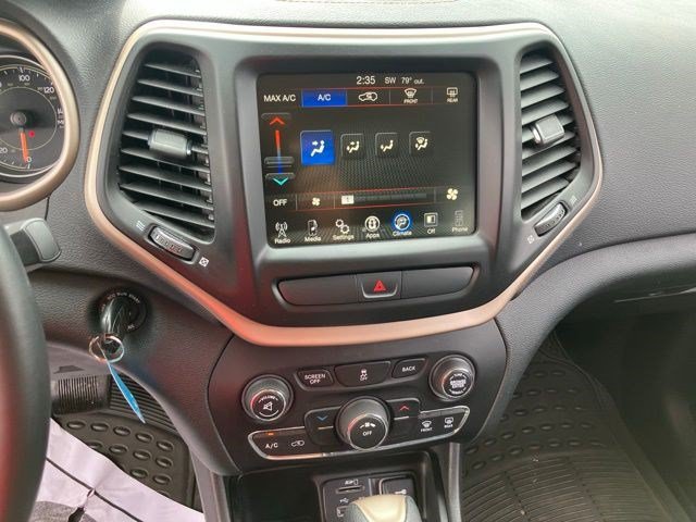 Certified 2017 Jeep Cherokee Latitude w/ Comfort & Sound Group FWD image 16