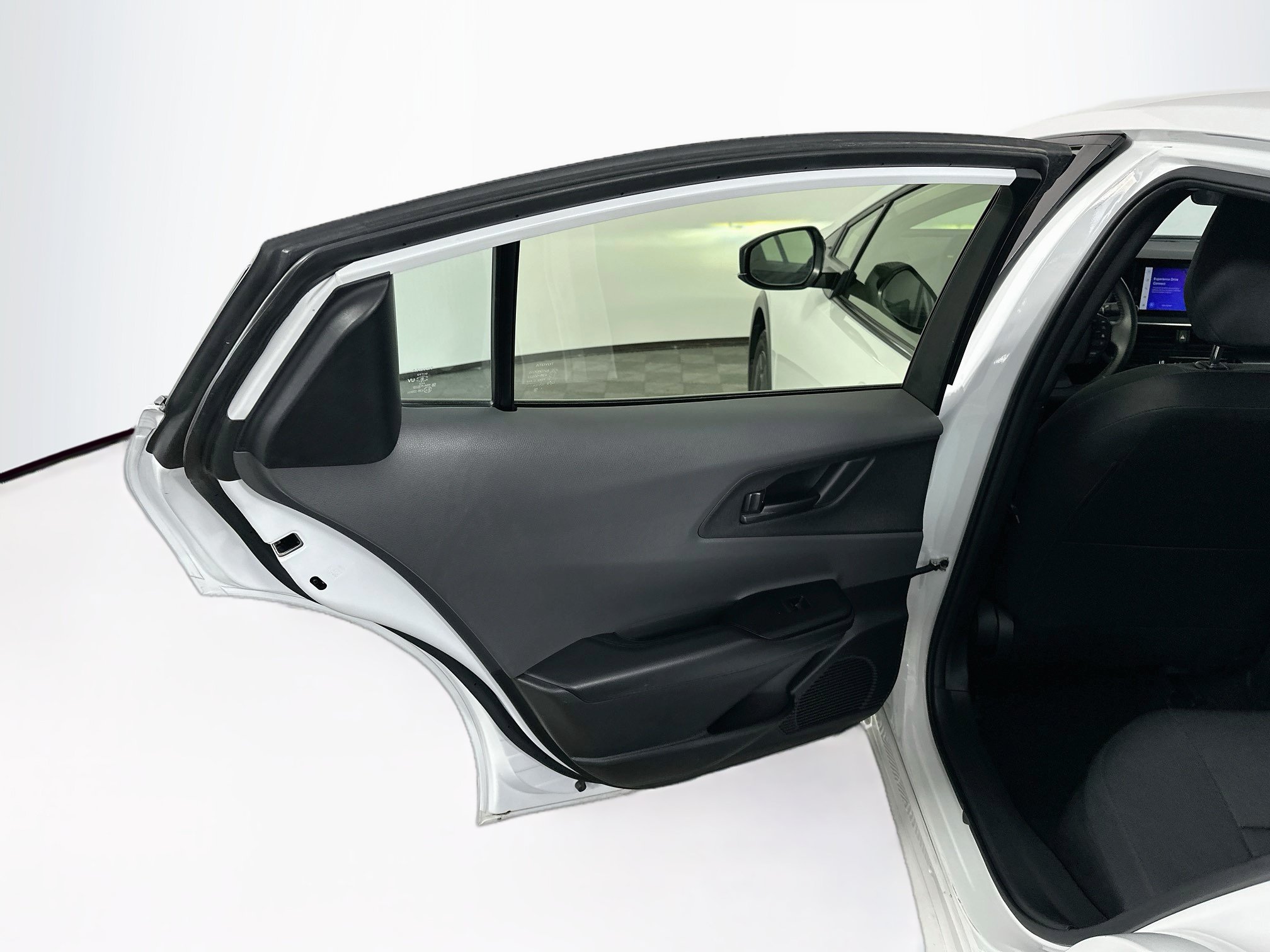 Used 2024 Toyota Prius LE FWD image 27