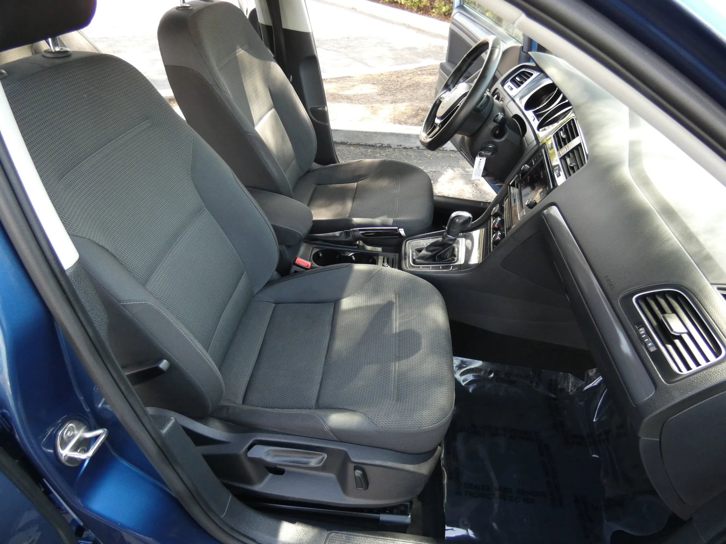 Used 2018 Volkswagen Golf S image 29