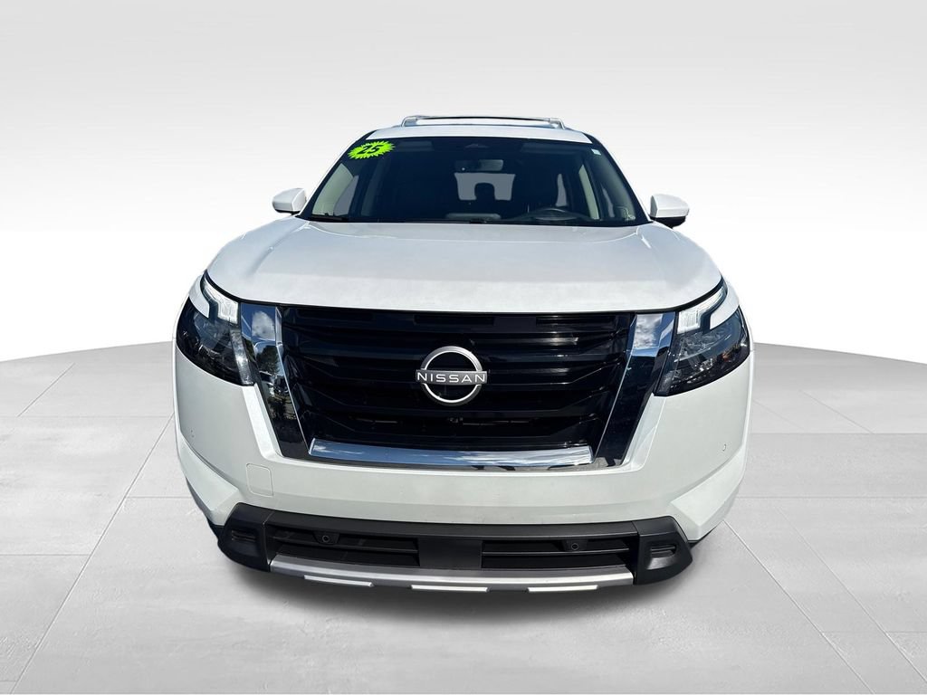 Used 2025 Nissan Pathfinder Platinum FWD image 9