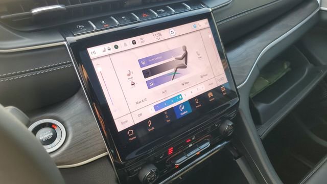 Certified 2025 Jeep Grand Cherokee Limited image 17