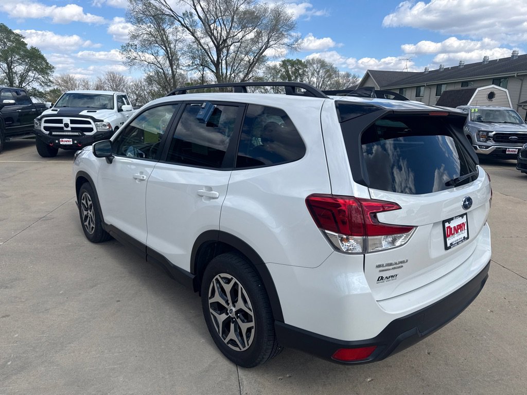 Used 2024 Subaru Forester Premium AWD/4WD image 3