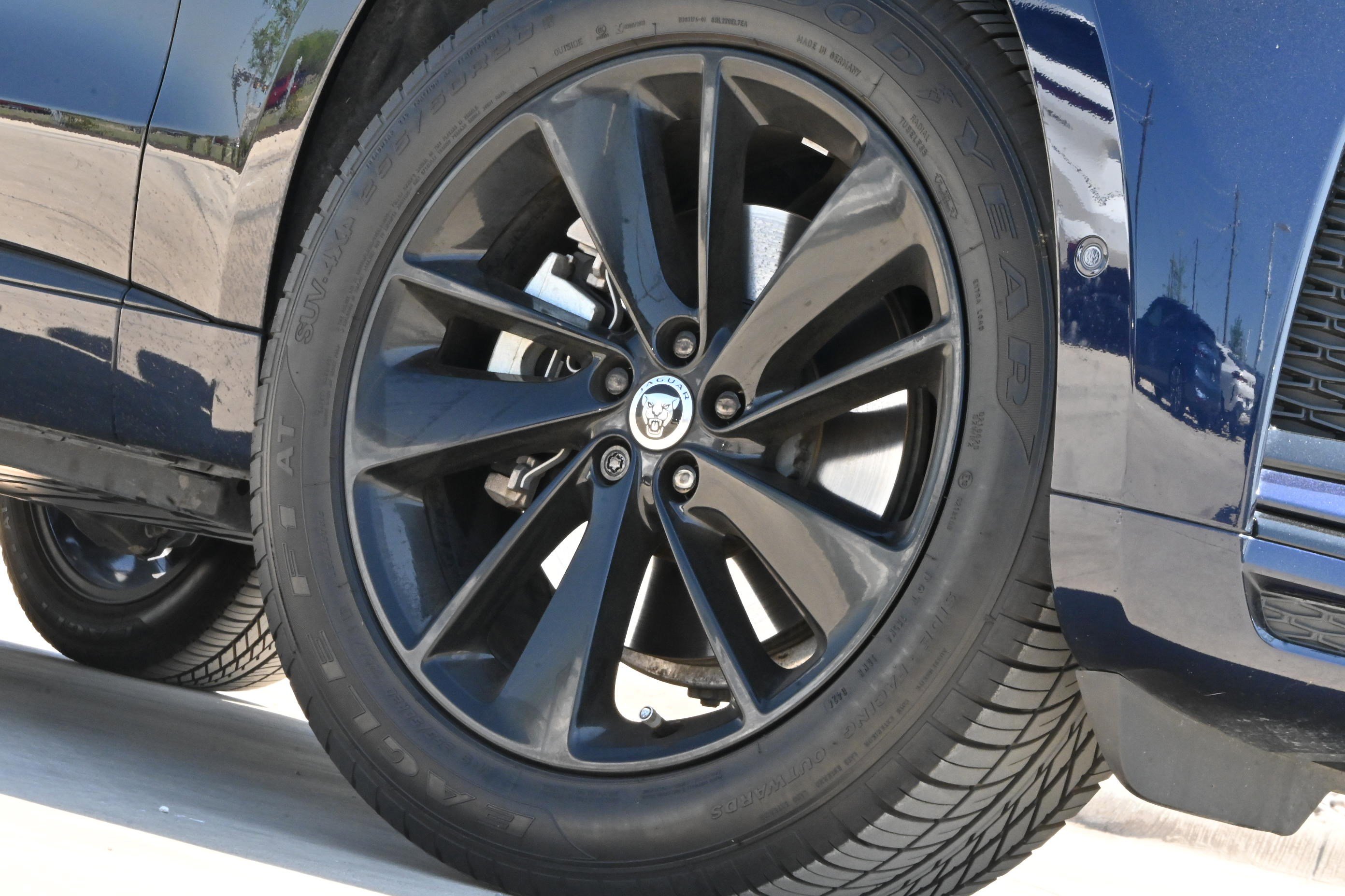 Used 2025 Jaguar F-PACE R-Dynamic S image 10