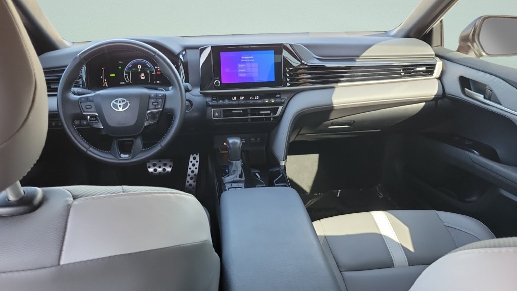 Used 2025 Toyota Camry SE w/ Convenience Package FWD image 9
