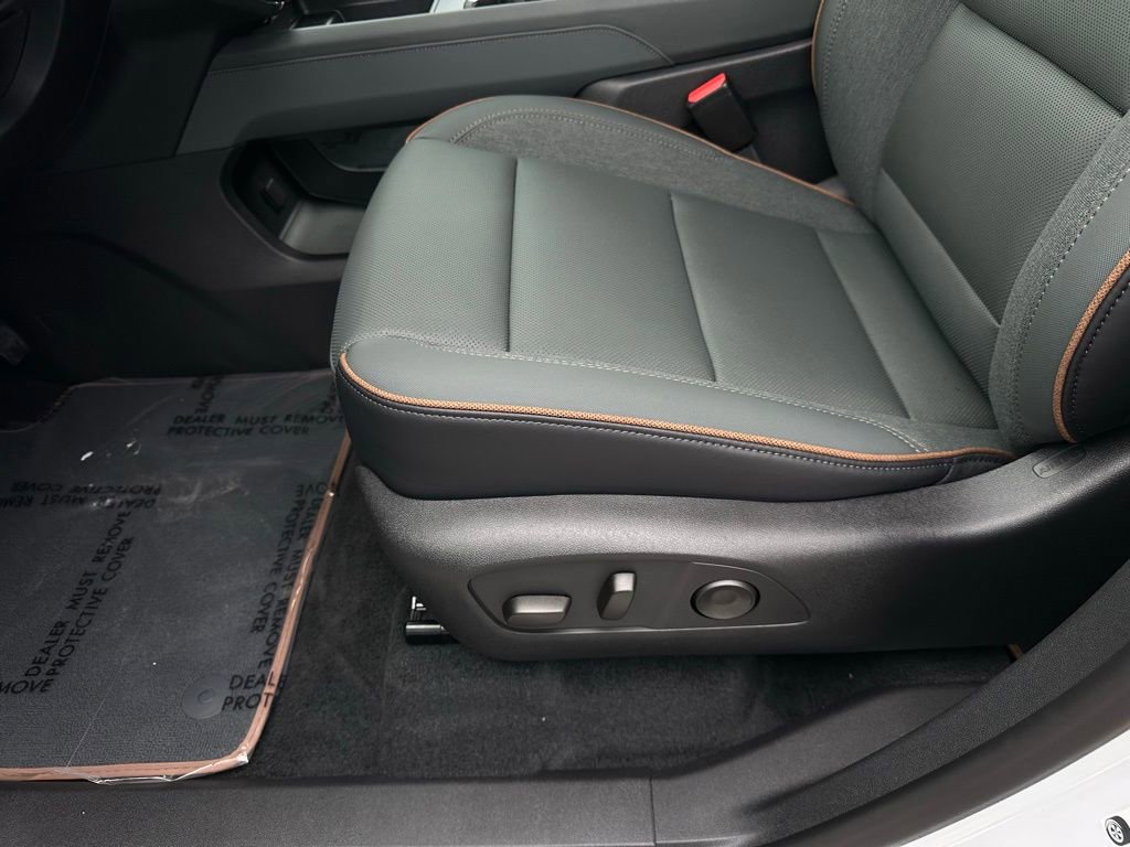 New 2026 GMC Acadia AT4 w/ Luxury Package AWD/4WD image 12