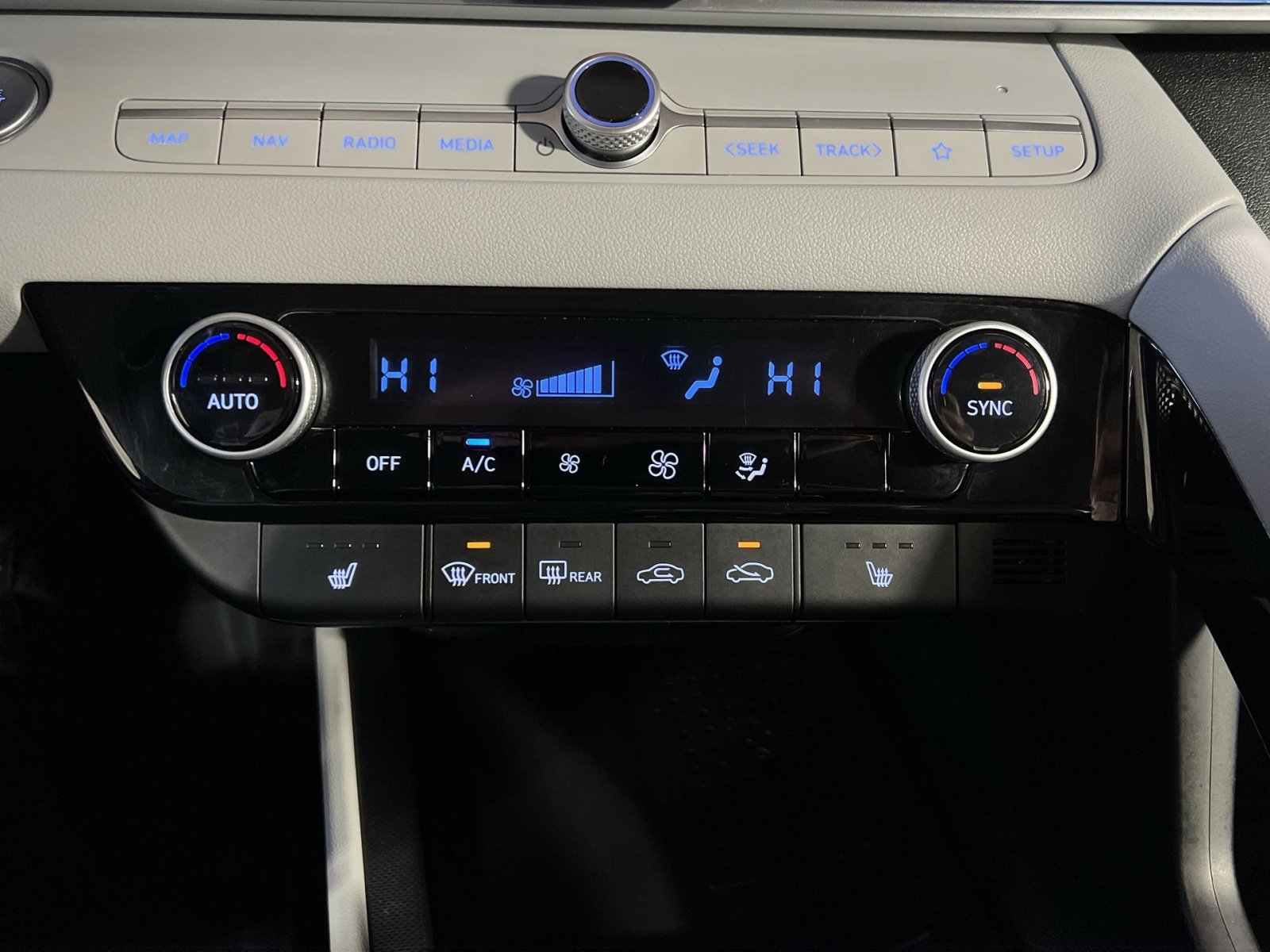 Used 2021 Hyundai Elantra Limited w/ Cargo Package image 21