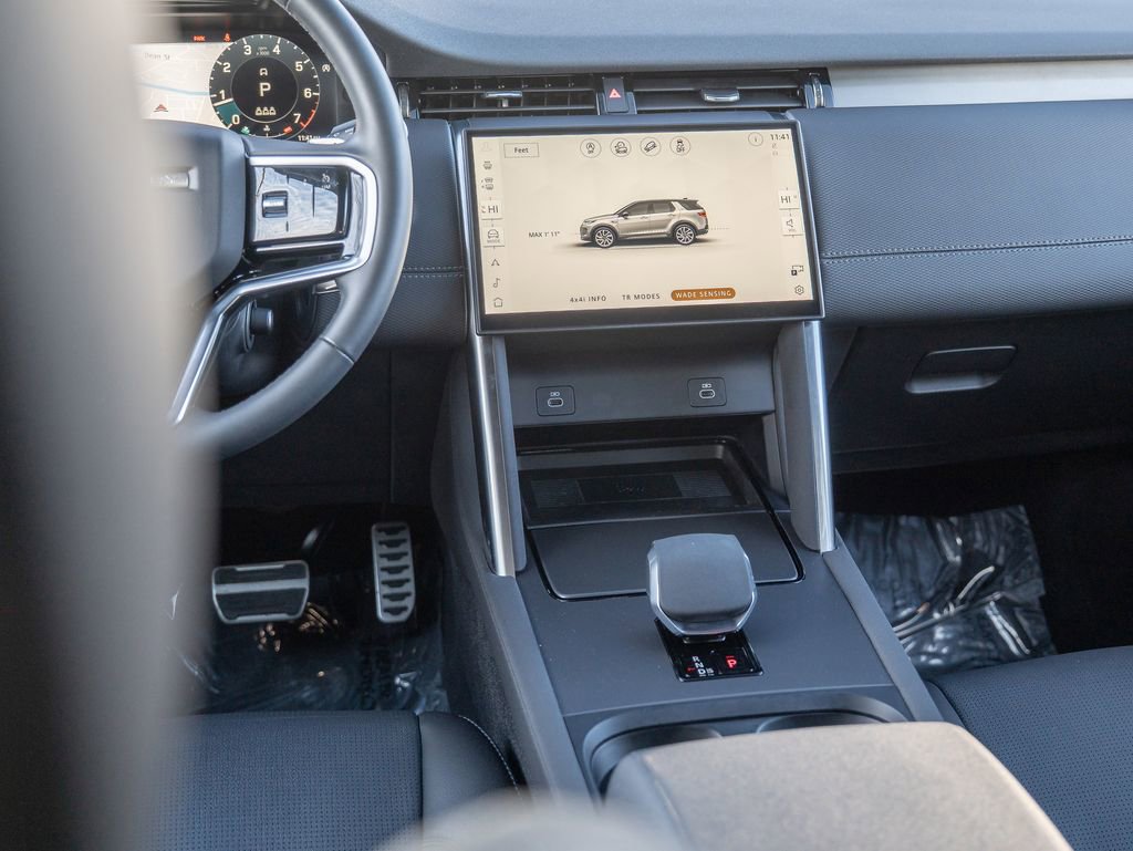 Certified 2025 Land Rover Discovery Sport Dynamic SE AWD/4WD image 21