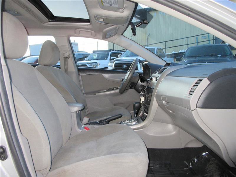 Used 2013 Toyota Corolla LE image 28