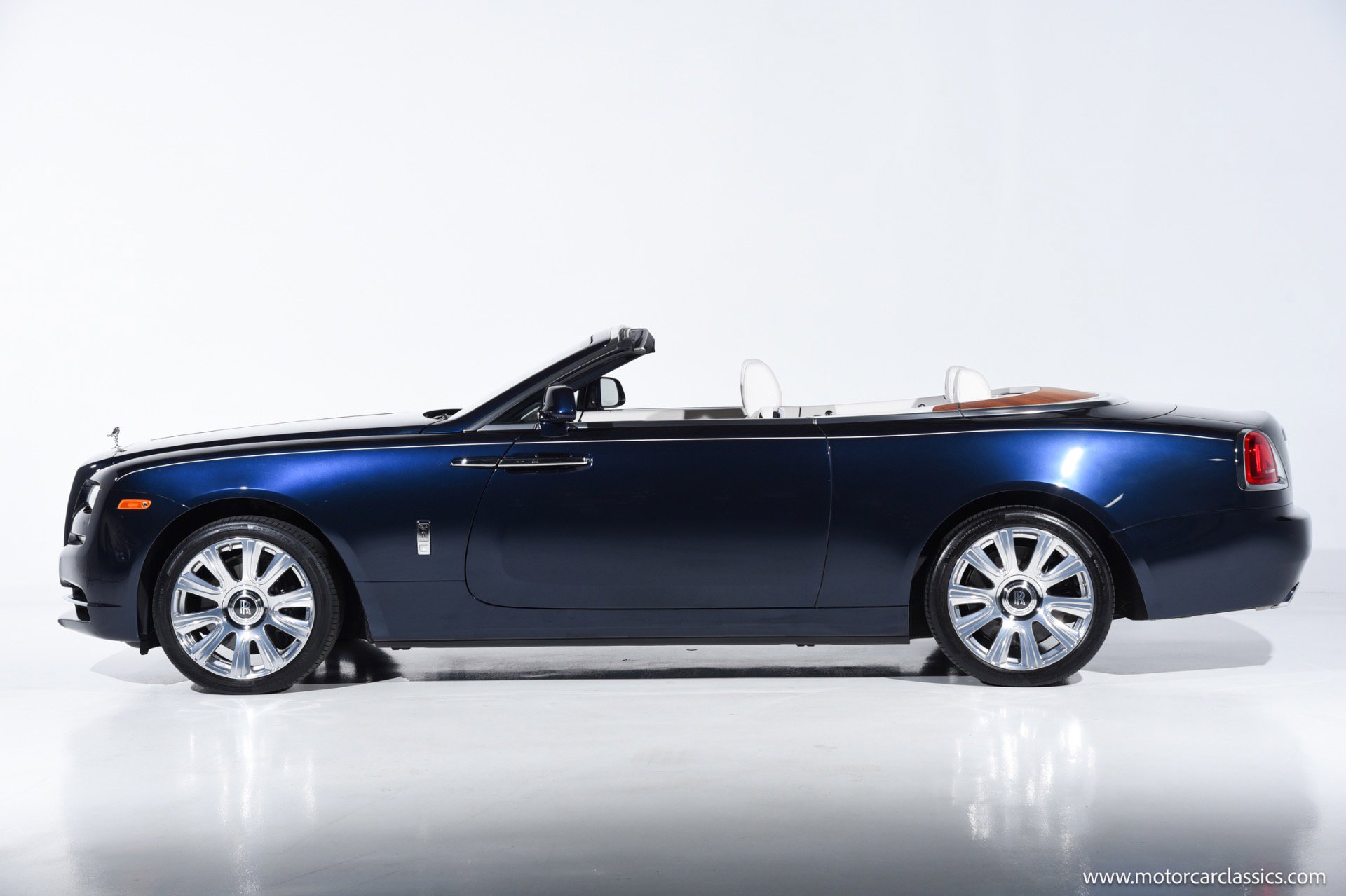 Used 2016 Rolls-Royce Dawn image 12