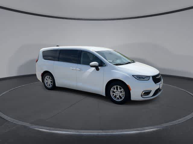 Used 2023 Chrysler Pacifica Touring-L FWD video 2