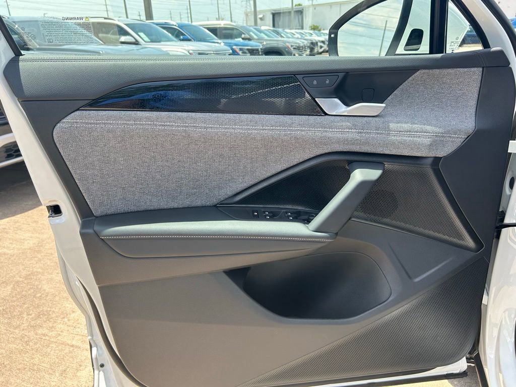 Used 2025 Volkswagen Tiguan S image 48