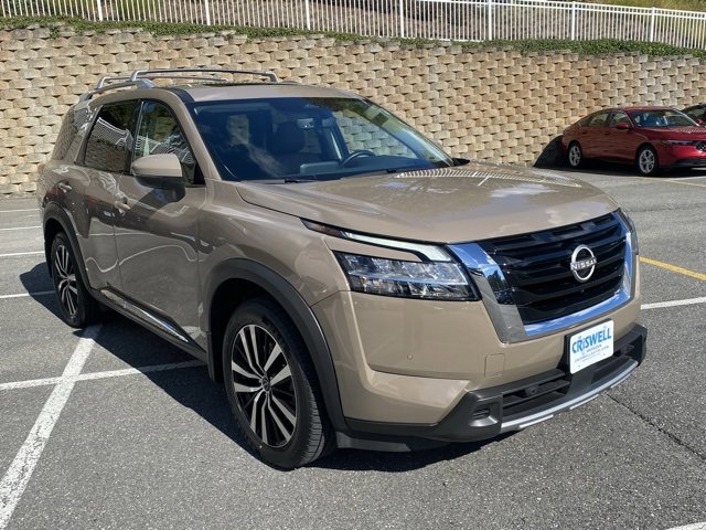 Used 2023 Nissan Pathfinder Platinum image 2