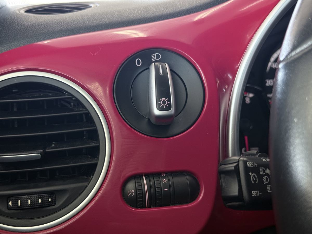 Used 2013 Volkswagen Beetle 2.5 image 42