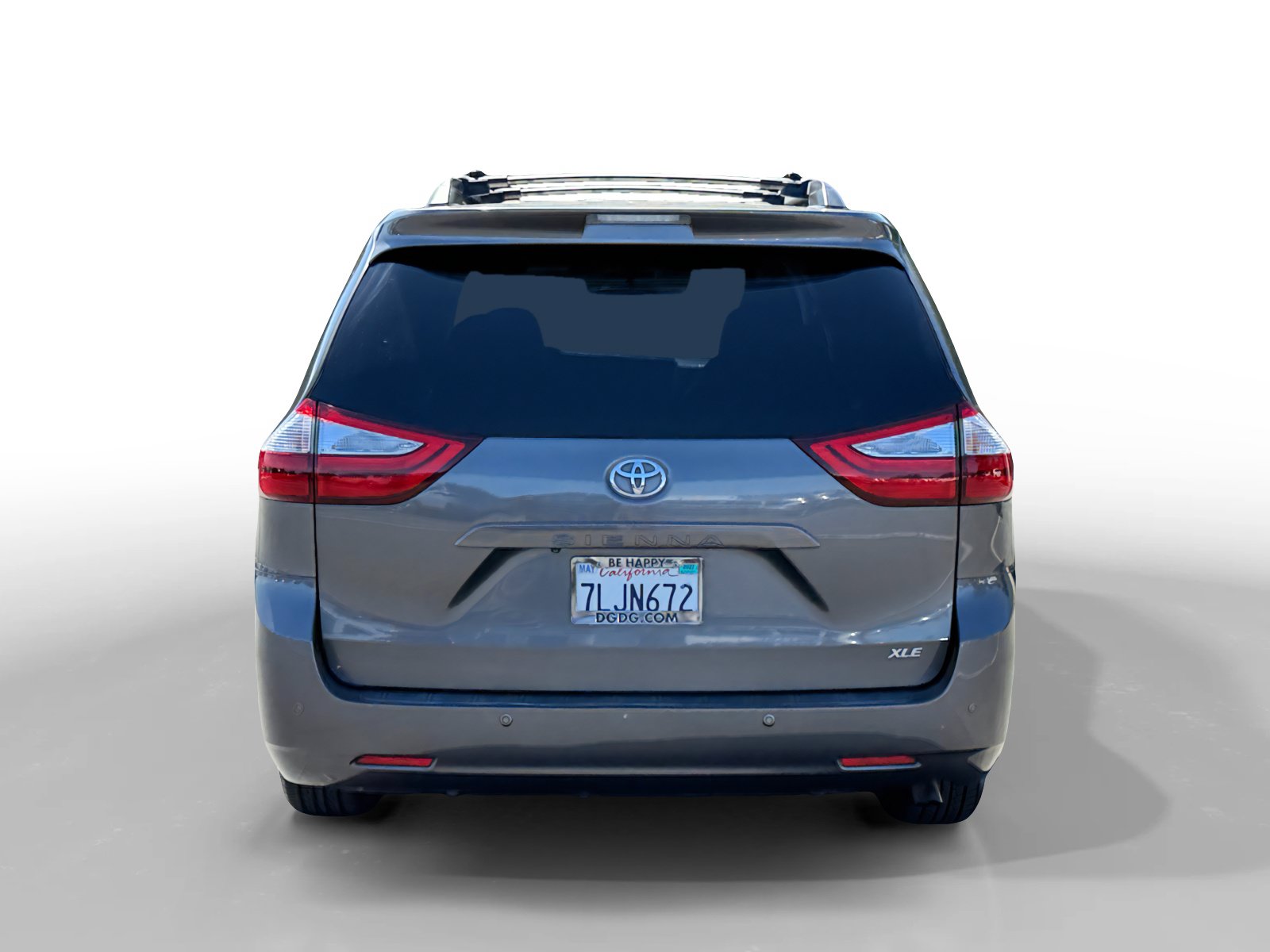 Used 2015 Toyota Sienna XLE w/ XLE Navigation Package FWD image 4