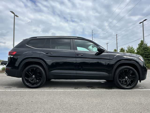 Used 2023 Volkswagen Atlas SE w/ Black Wheel Package AWD/4WD image 3