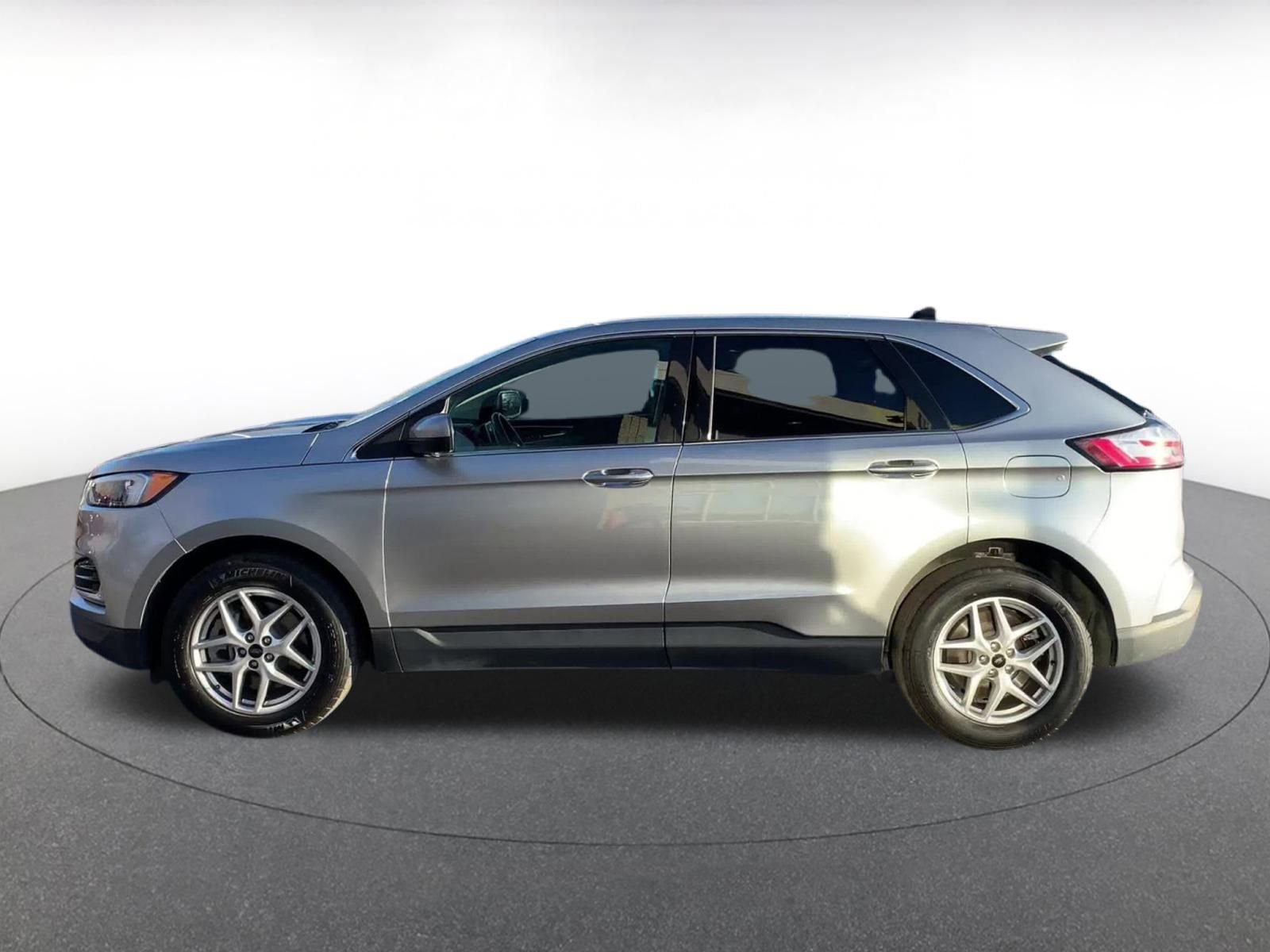 Used 2024 Ford Edge SEL image 9