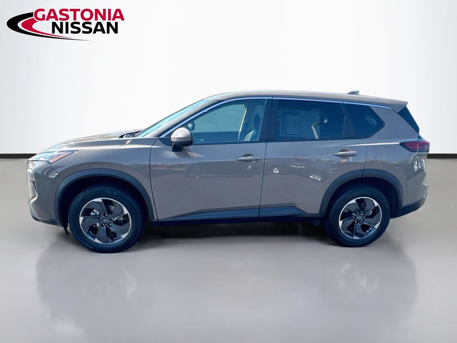 Used 2025 Nissan Rogue SV FWD image 5