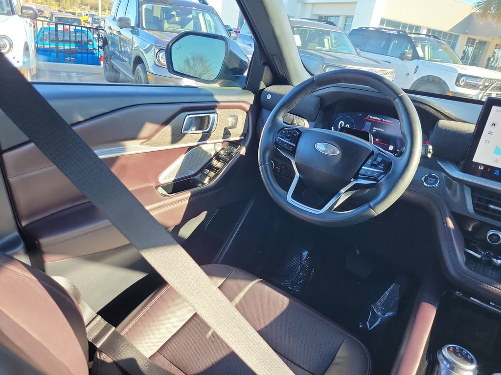 Used 2025 Ford Explorer Platinum image 12