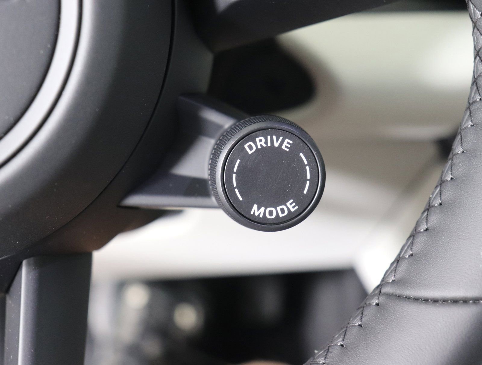 Certified 2025 Porsche Macan Electric RWD image 31