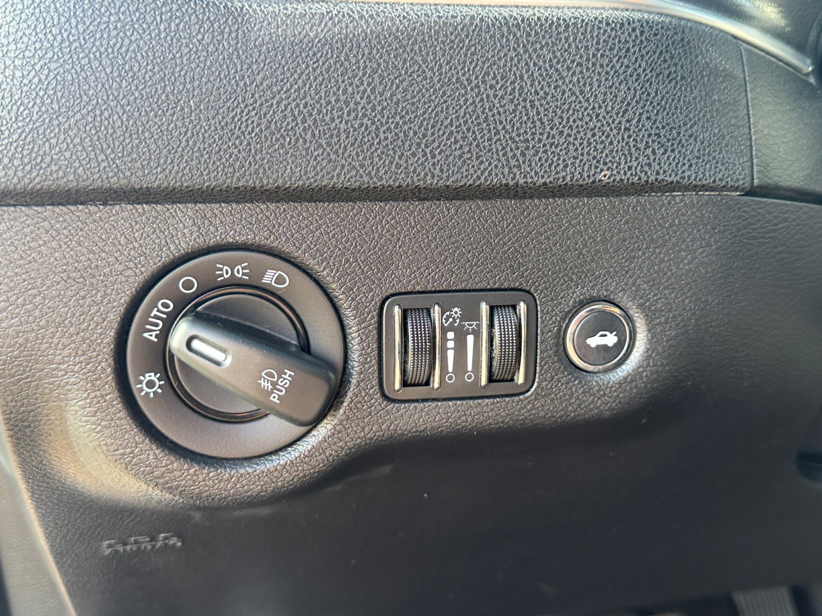 Used 2013 Dodge Charger SXT w/ Blacktop Pkg RWD image 13