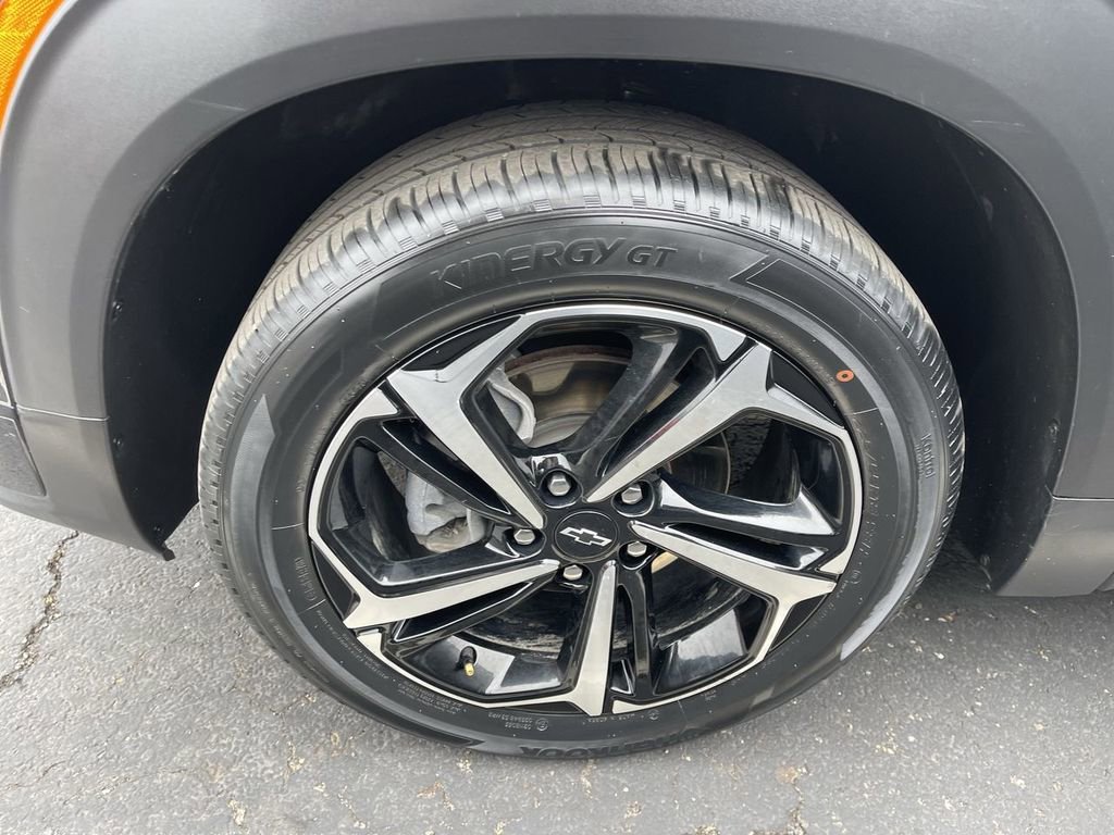 Used 2023 Chevrolet TrailBlazer RS w/ Convenience Package FWD image 2