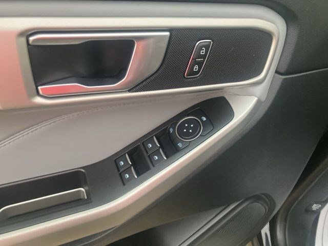 Used 2023 Ford Explorer XLT w/ Equipment Group 202A image 11