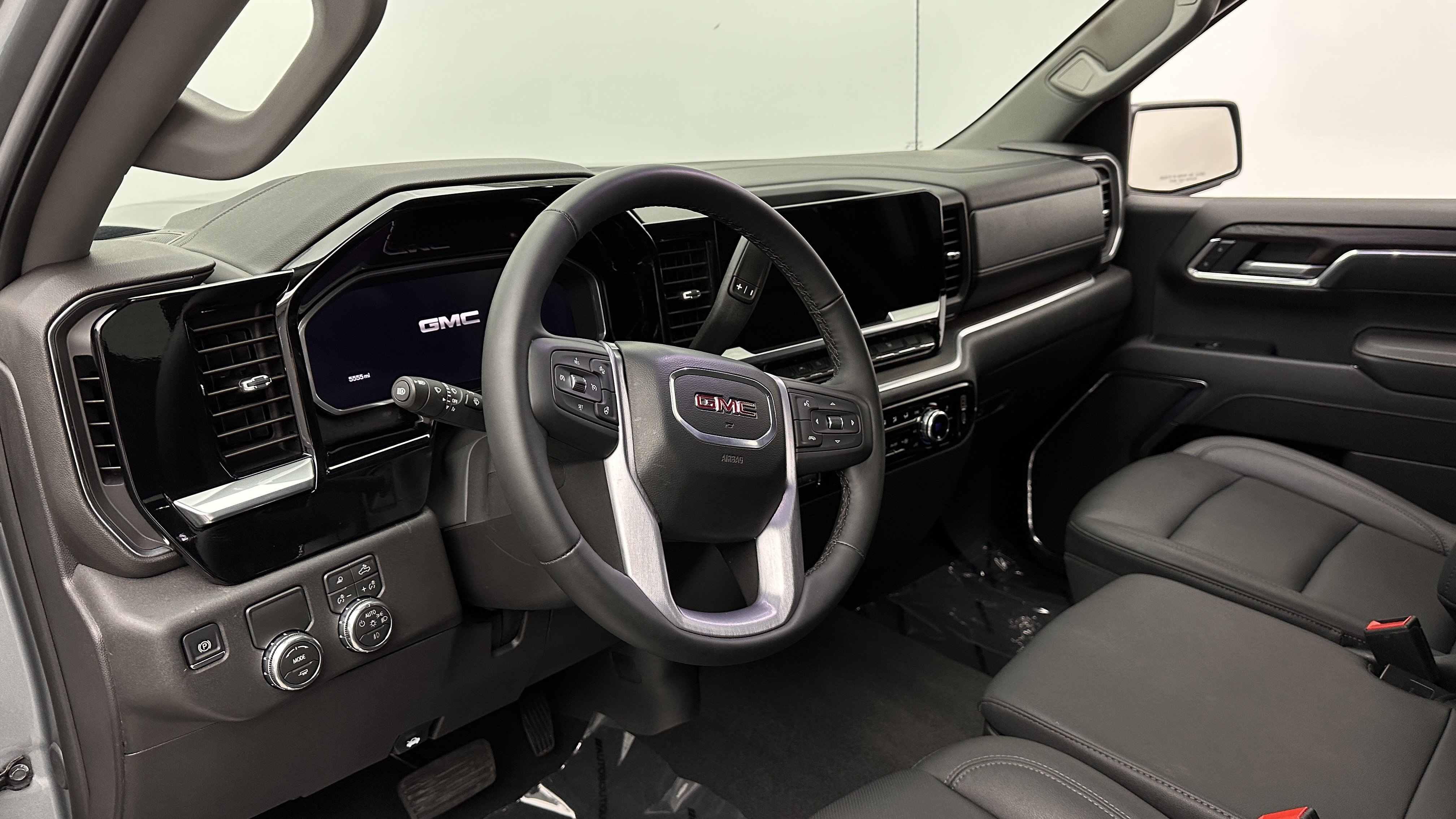 Used 2026 GMC Sierra 1500 SLT RWD image 8