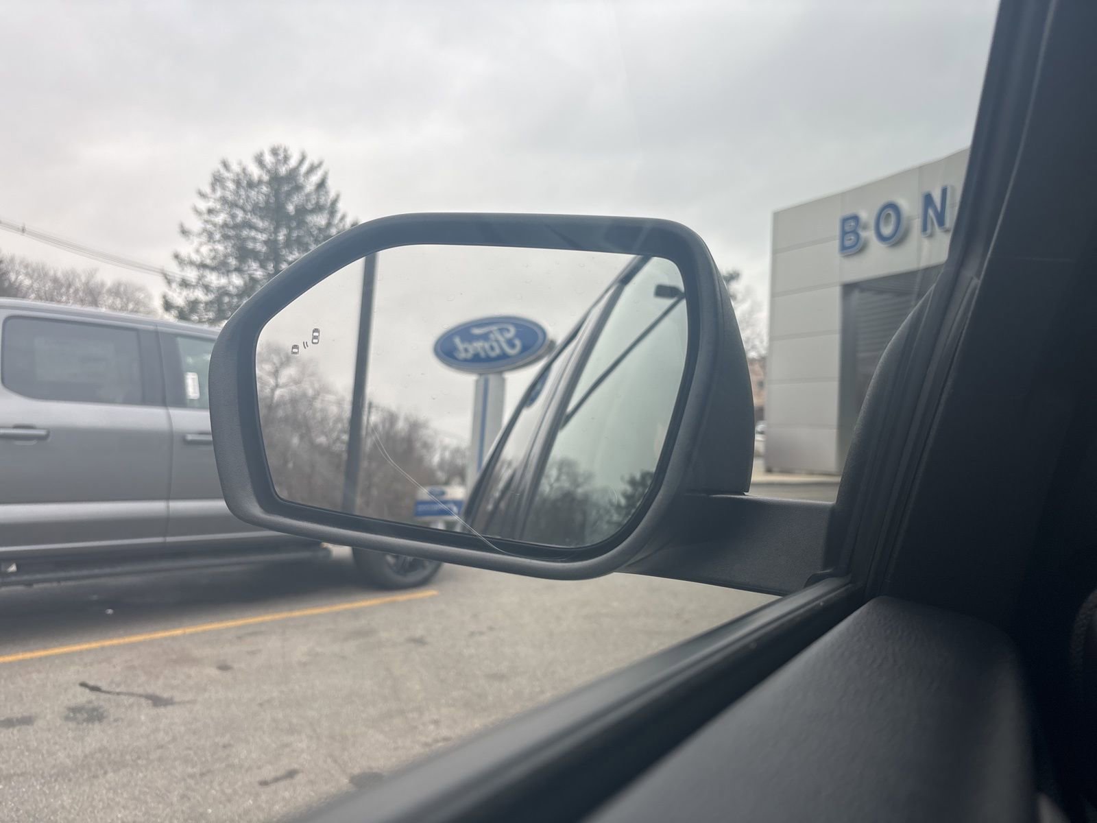 Used 2022 Ford Explorer XLT w/ Equipment Group 202A image 26