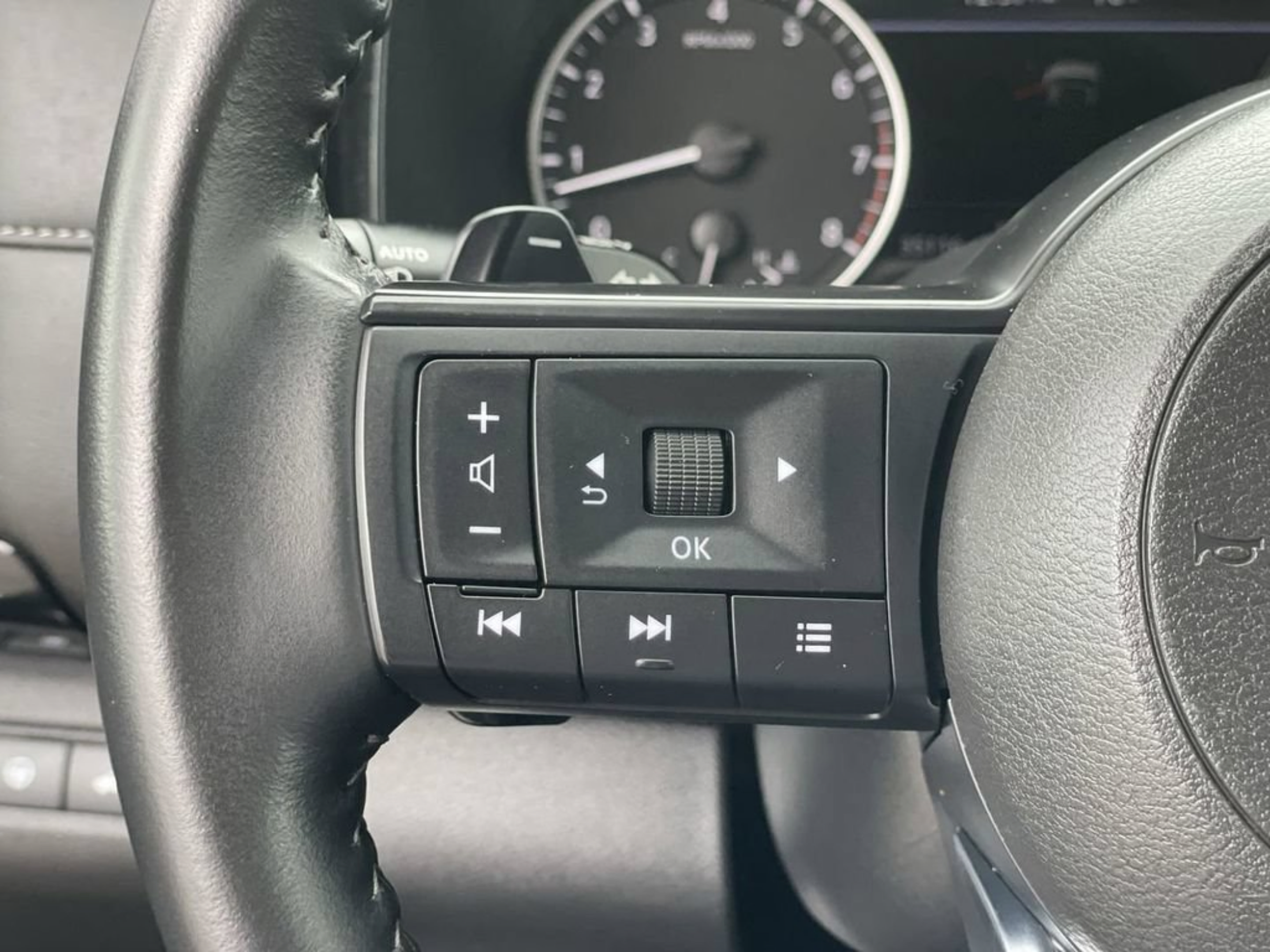 Used 2025 Nissan Pathfinder SV AWD/4WD image 24
