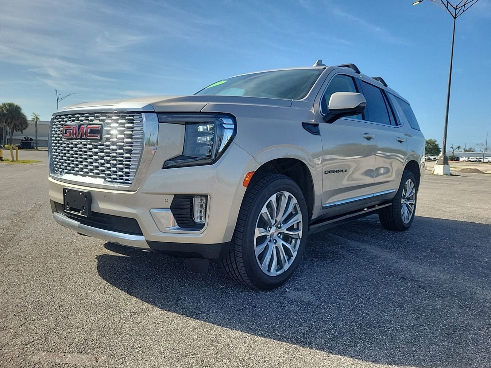 Used 2023 GMC Yukon Denali AWD/4WD image 2