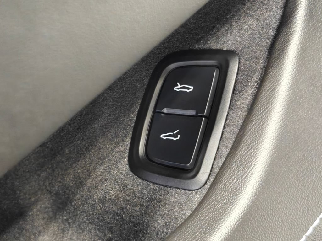 Used 2024 Chevrolet Corvette Stingray Preferred Cpe w/ Battery Protection Package RWD image 68