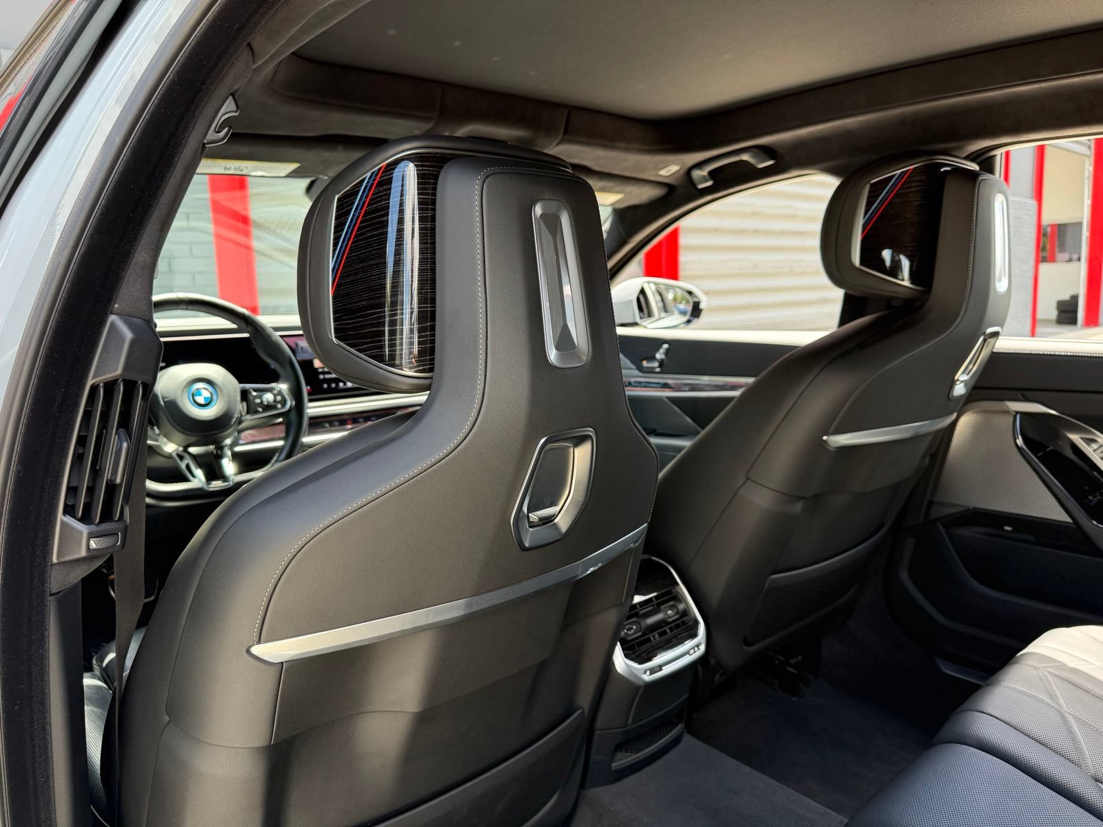 Used 2024 BMW i7 eDrive50 w/ M Sport Package RWD image 25