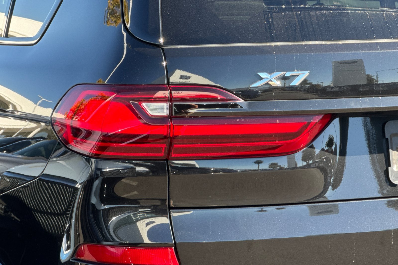 Used 2022 BMW X7 xDrive40i w/ M Sport Package AWD/4WD image 46