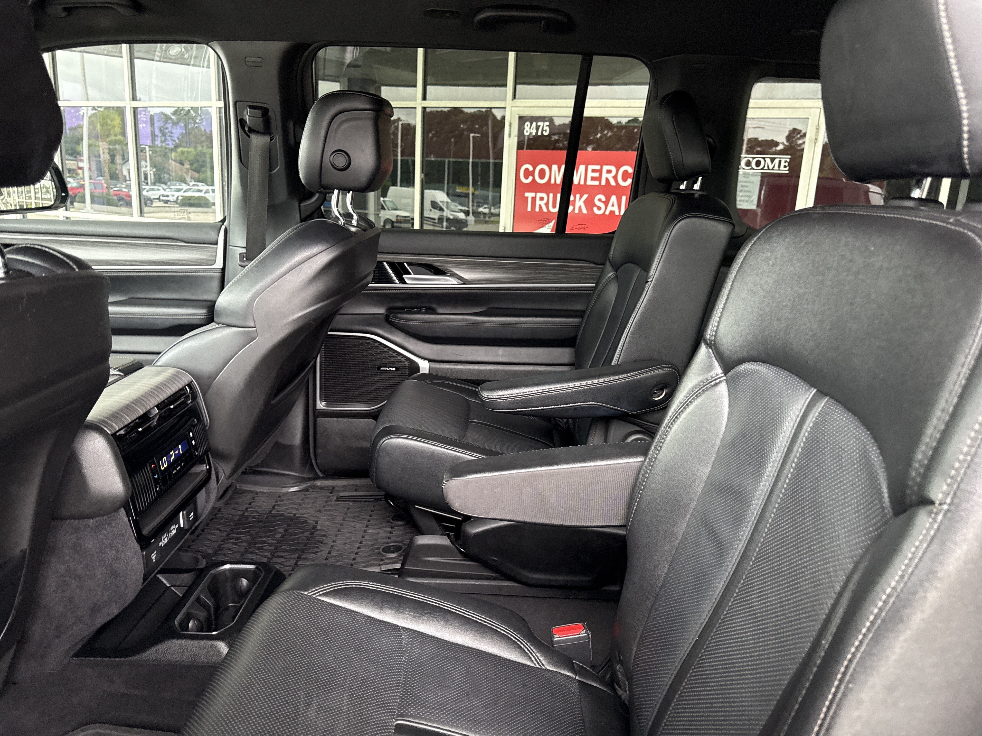 Used 2024 Jeep Wagoneer Series II AWD/4WD image 29