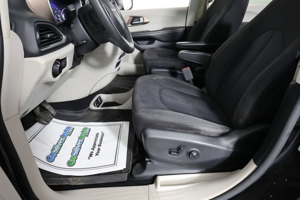 Used 2017 Chrysler Pacifica Touring image 13