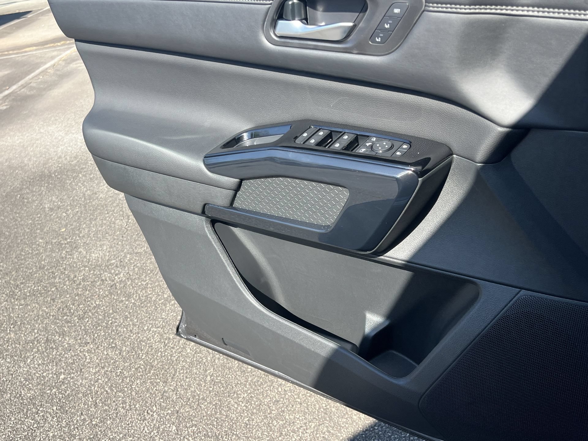 New 2026 Nissan Pathfinder Platinum FWD image 15