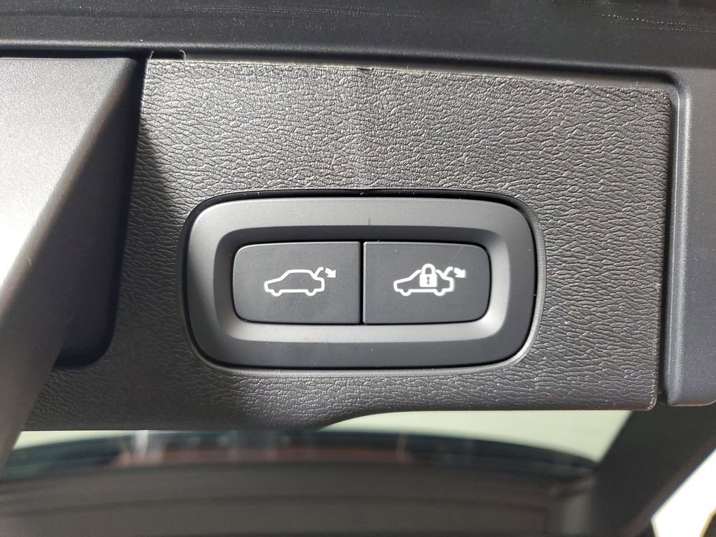 New 2026 Volvo XC60 B5 Plus w/ Climate Package image 11