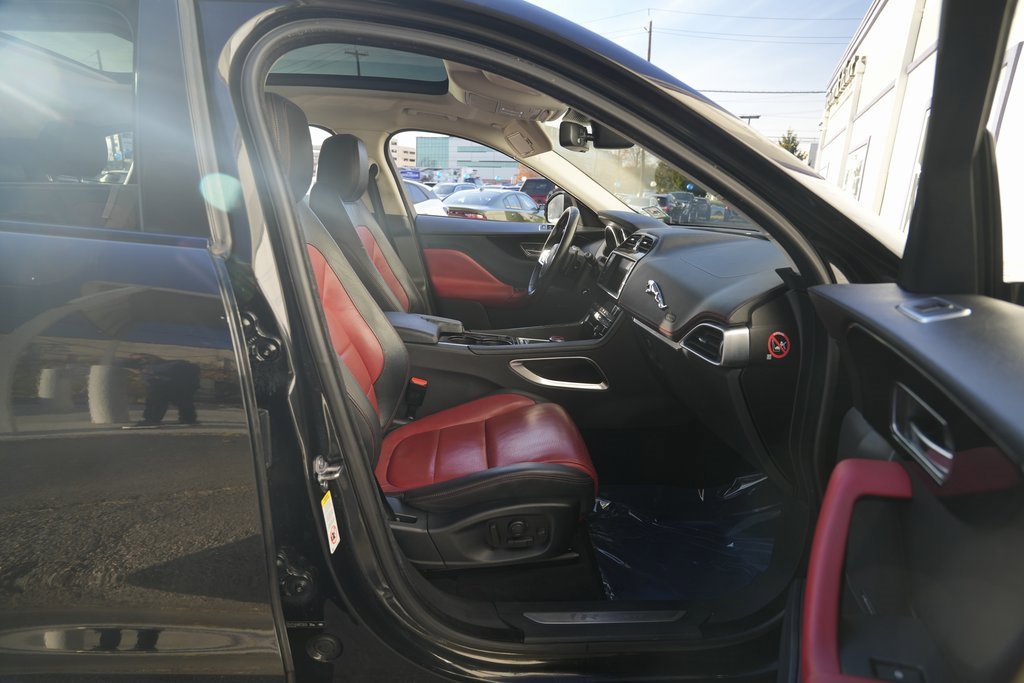 Used 2017 Jaguar F-PACE R-Sport image 22