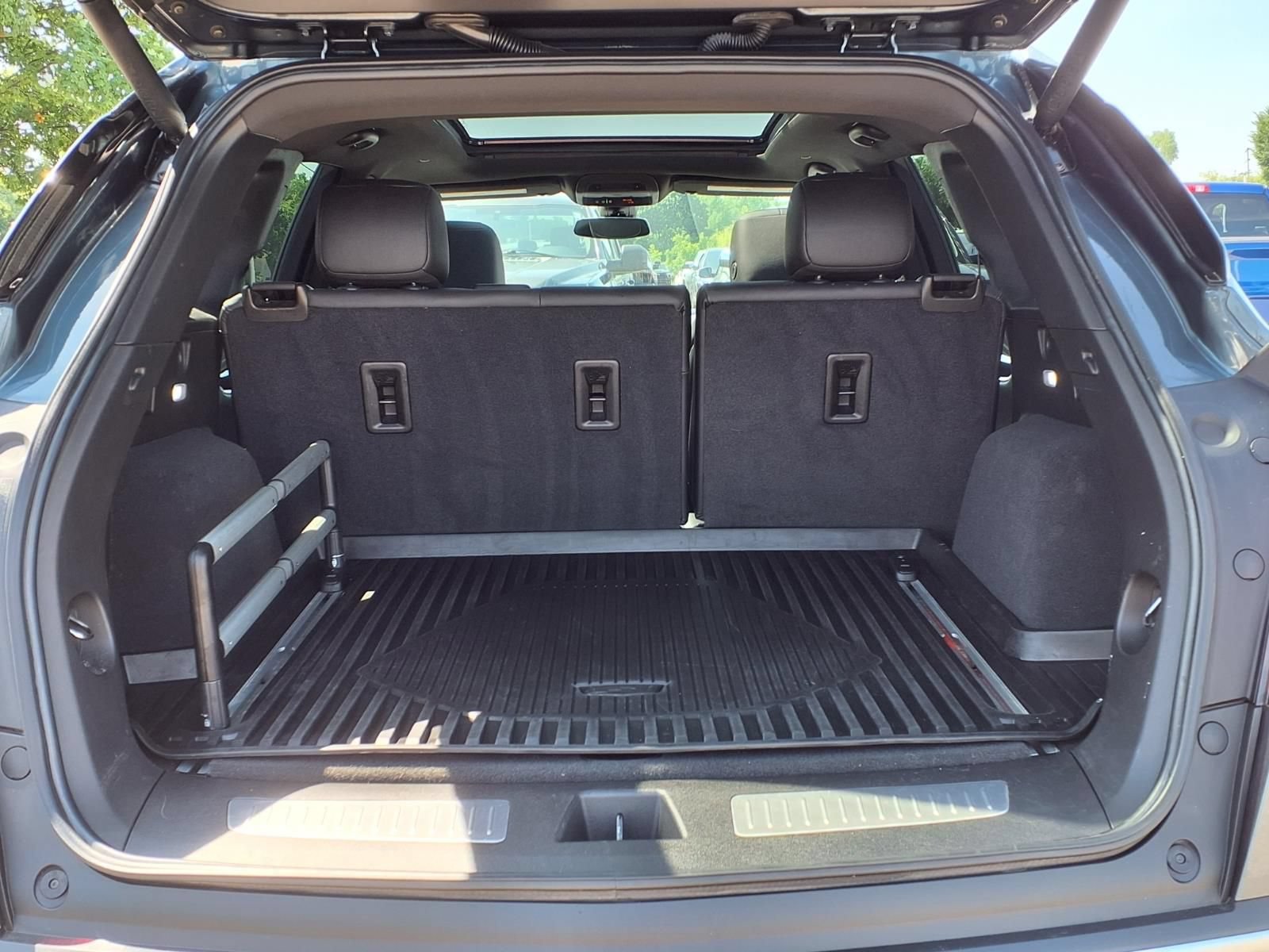 Used 2020 Cadillac XT5 Premium Luxury w/ LPO, Floor Liner Package AWD/4WD image 11