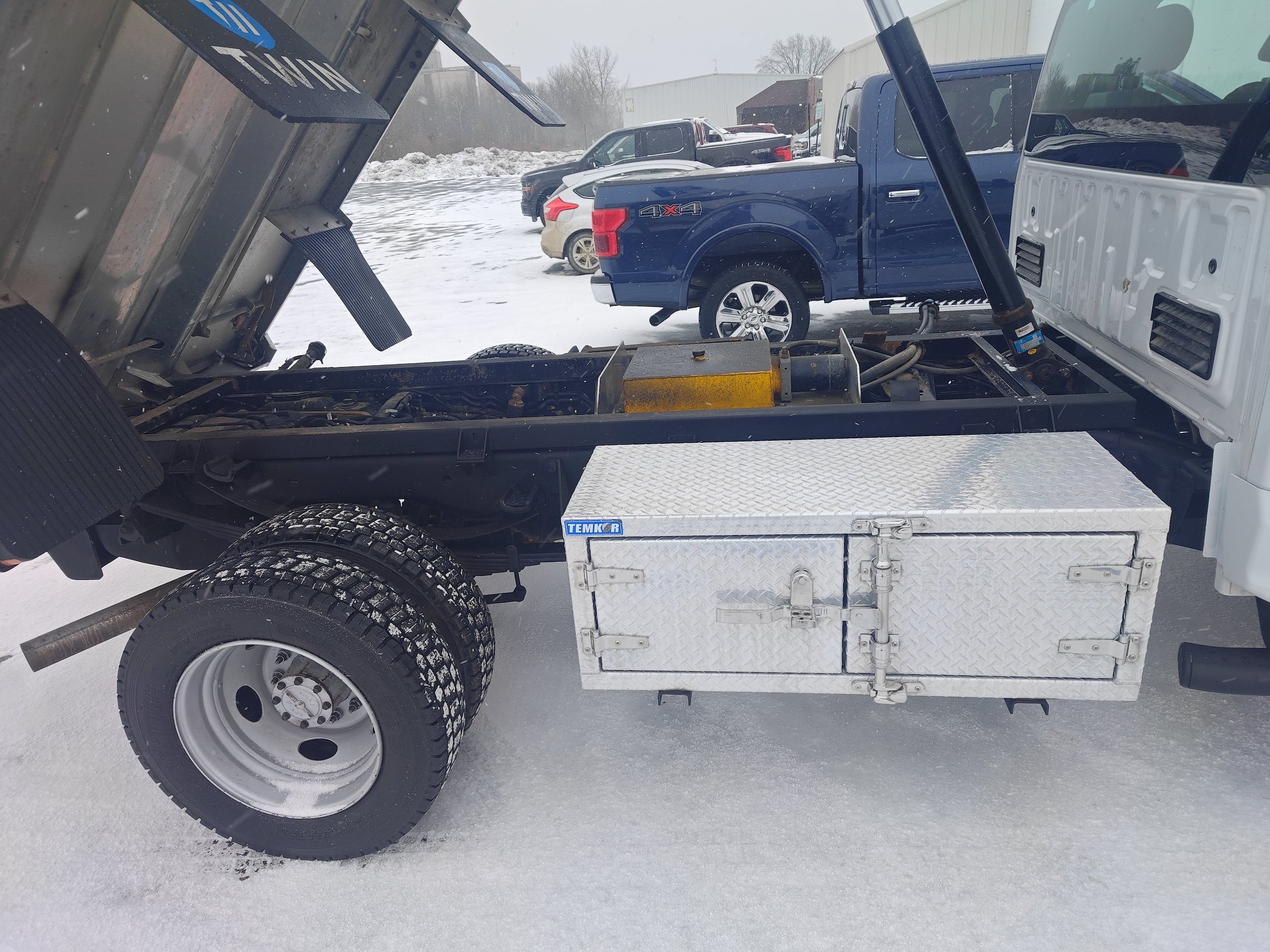 Used 2022 Ford F550 4x4 Regular Cab Super Duty image 7