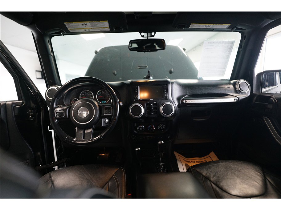 Used 2015 Jeep Wrangler Unlimited Rubicon w/ Connectivity Group image 13