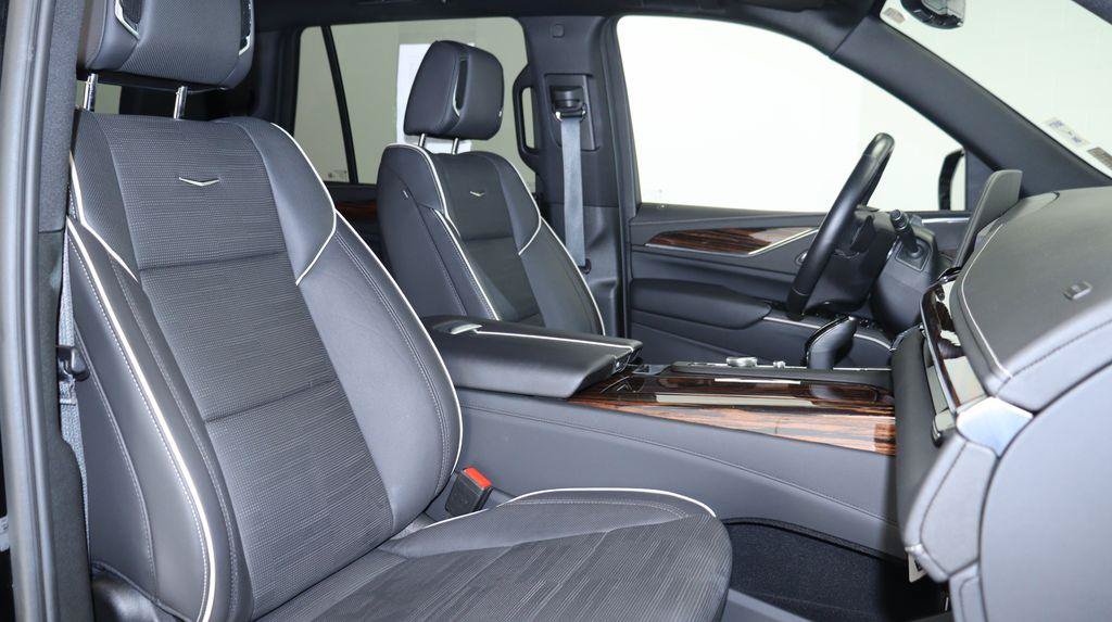 Certified 2024 Cadillac Escalade Premium Luxury w/ Performance Package AWD/4WD image 27