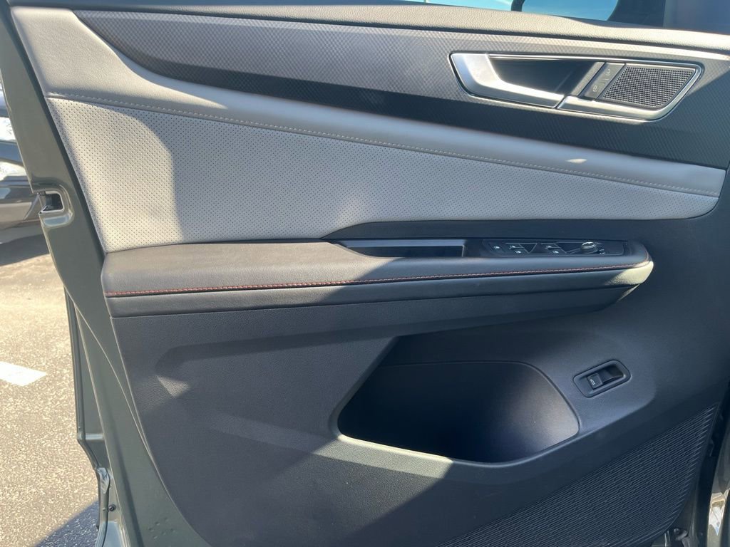 Certified 2024 Volkswagen Atlas Peak Edition SEL image 10