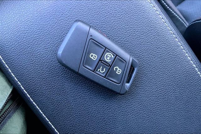 Used 2023 Volkswagen Taos SEL image 14