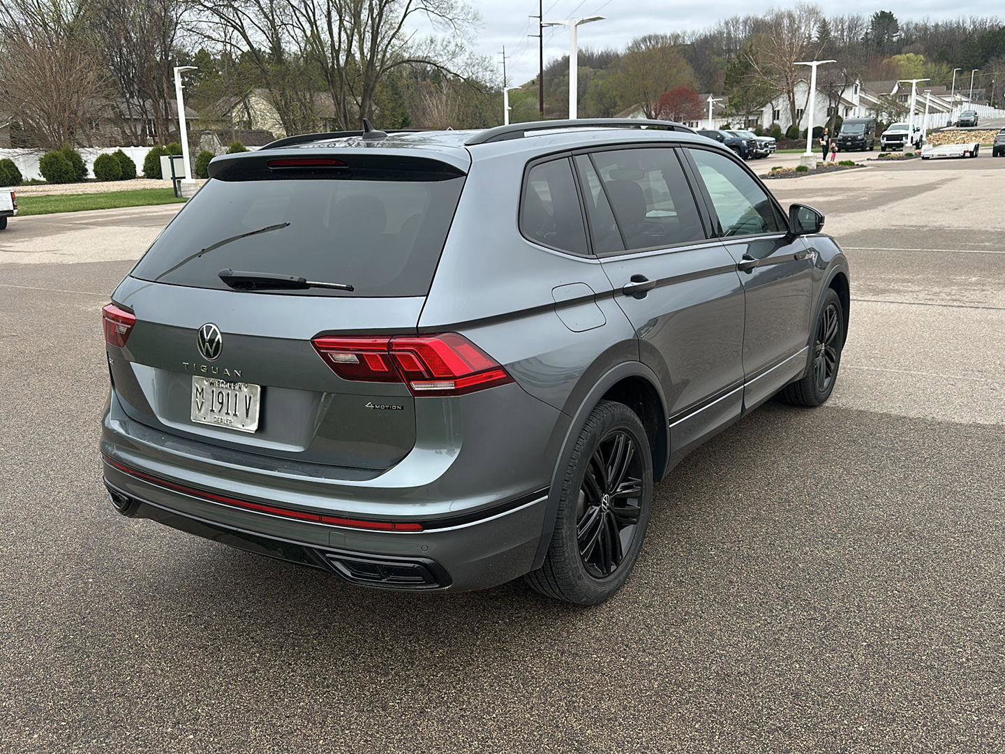 Used 2022 Volkswagen Tiguan SE R-Line image 3