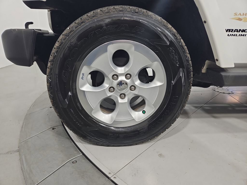 Used 2015 Jeep Wrangler Unlimited Sahara image 25