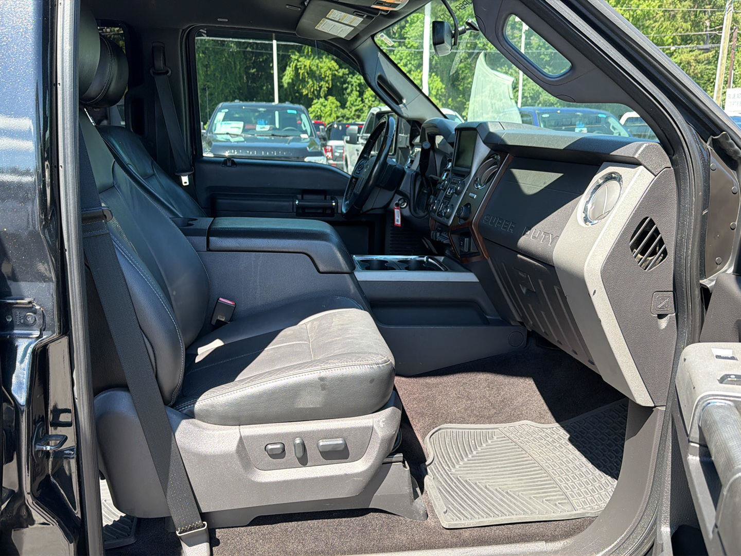 Used 2015 Ford F250 Lariat w/ Lariat Interior Package AWD/4WD image 13