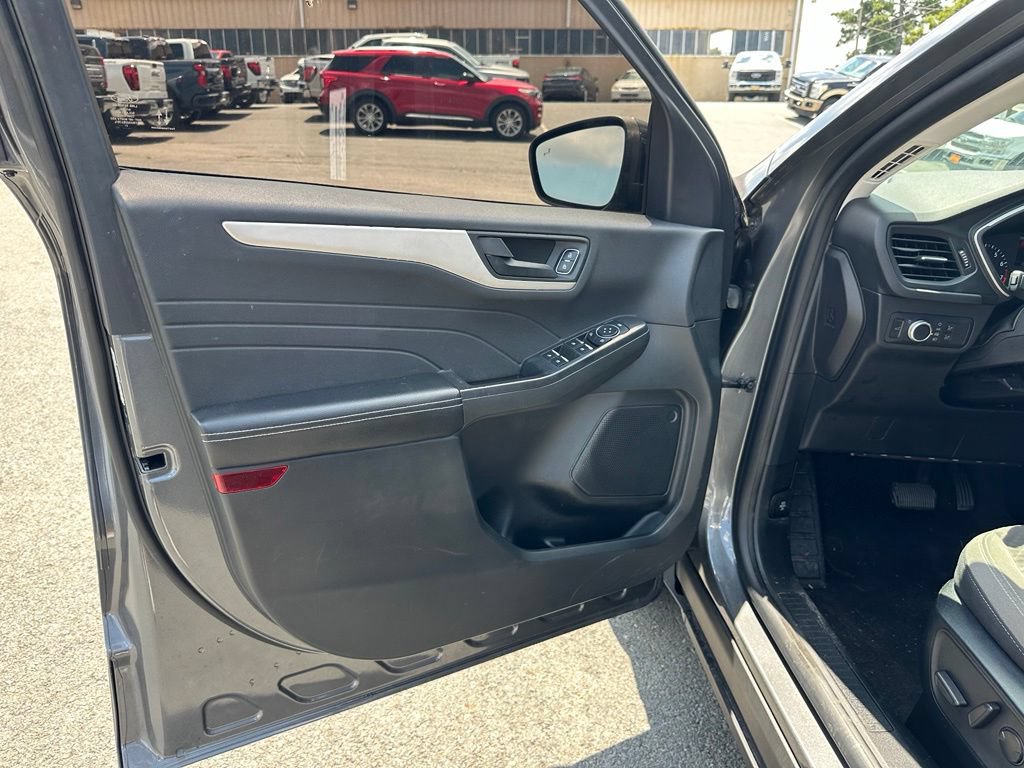 Used 2022 Ford Escape SE w/ Convenience Package FWD image 12
